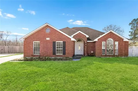 60 Moss Dr, Laplace, LA 70068