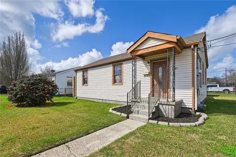 2420 Fenelon St, Chalmette, LA 70043
