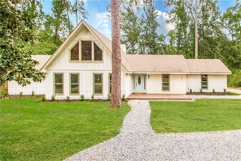 106 Woodlawn Ln, Mandeville, LA 70471