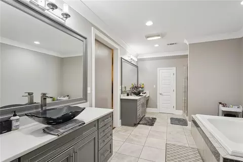 Bath - 317 E Augusta Ln, Slidell, LA 70458 photo 1 of 4
