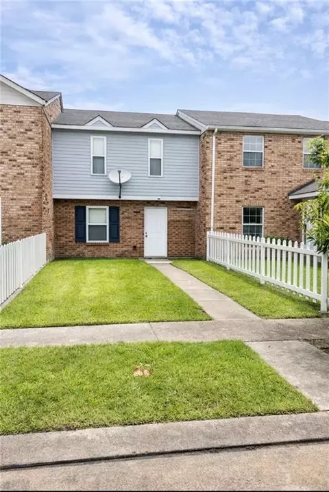 16 Westpark Ct, New Orleans, LA 70114