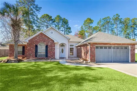 528 Homewood Dr, Covington, LA 70433