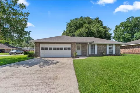 201 Darwin Dr, Slidell, LA 70458