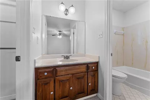 Bath - 201 Darwin Dr, Slidell, LA 70458 photo 1 of 2