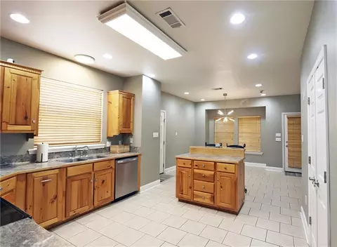 Kitchen - 47013 Rivergate Dr, Robert, LA 70455 photo 2 of 2