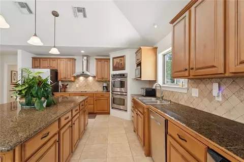 Kitchen - 63 Doubloon Dr, Slidell, LA 70461 photo 2 of 4