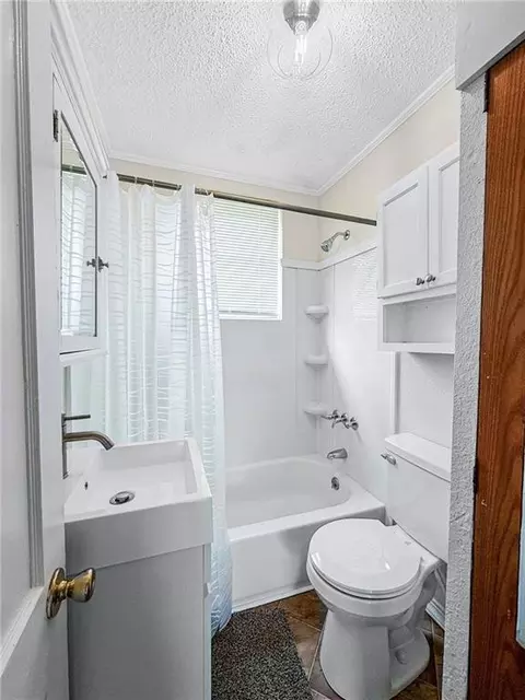 Bath - 6628 Bailey Rd, Deridder, LA 70634 photo 2 of 4