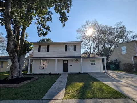 1304 Bellevue Dr, Laplace, LA 70068