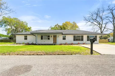 850 Barreca St, Norco, LA 70079