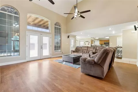 Living - 604 Terri Dr, Luling, LA 70070 photo 1 of 3