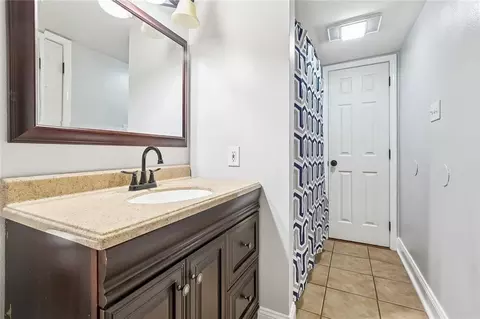 Bath - 604 Terri Dr, Luling, LA 70070 photo 3 of 4