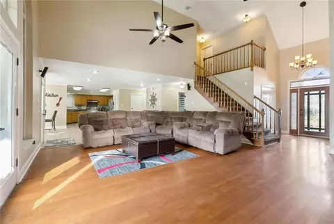 Living - 604 Terri Dr, Luling, LA 70070 photo 2 of 3