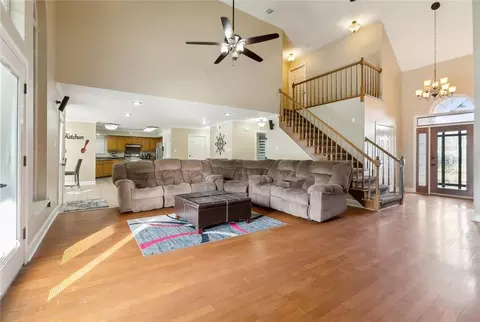 Living - 604 Terri Dr, Luling, LA 70070 photo 2 of 3