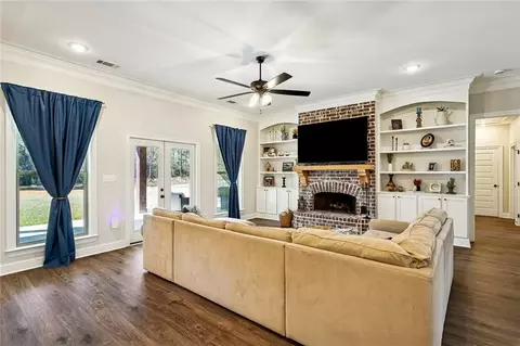 Living - 184 Warrior Trce, Covington, LA 70435 photo 2 of 2