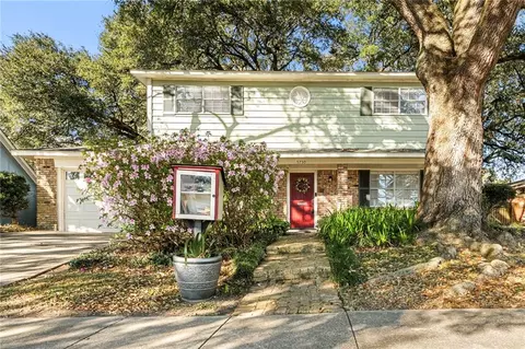 5730 Pembrook Dr, New Orleans, LA 70131