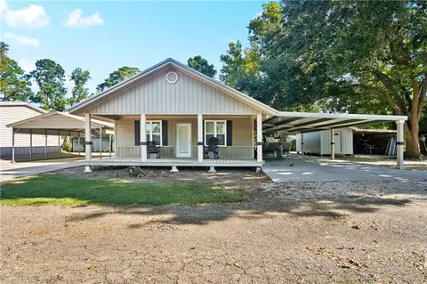 22259 Chinquapin Ave, Maurepas, LA 70449