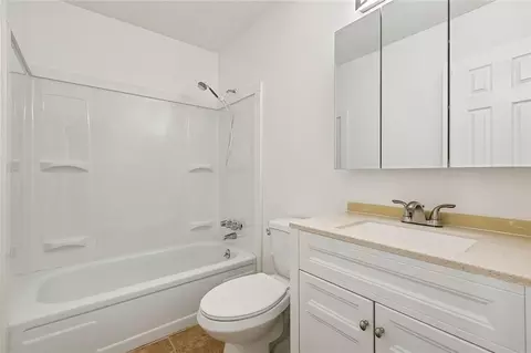 Bath - 214 Coronado Dr, Luling, LA 70070 photo 2 of 3