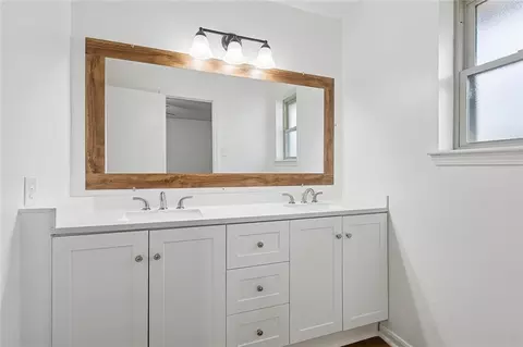 Bath - 214 Coronado Dr, Luling, LA 70070 photo 1 of 3