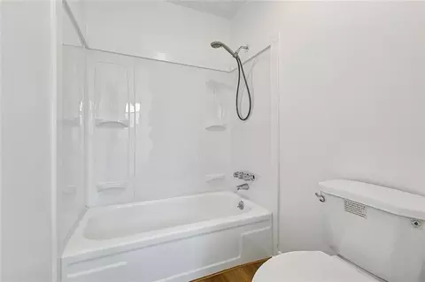 Bath - 214 Coronado Dr, Luling, LA 70070 photo 3 of 3