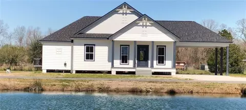 2696 Grand Point Hwy, Breaux Bridge, LA 70517