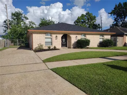 1620 Cambridge Dr, Laplace, LA 70068