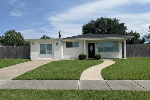225 Nutria Dr, Arabi, LA 70032