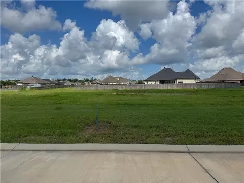 332 Sophia Dr, Luling, LA 70070