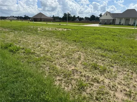 332 Sophia Dr, Luling, LA 70070 photo 4