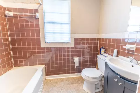 Bath - 142 Rencopas Ct, Jefferson, LA 70121 photo 1 of 4