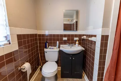 Bath - 142 Rencopas Ct, Jefferson, LA 70121 photo 3 of 4