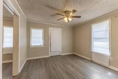 Living - 142 Rencopas Ct, Jefferson, LA 70121 photo 2 of 4