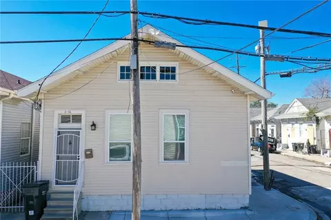 2136 Toledano St, New Orleans, LA 70115