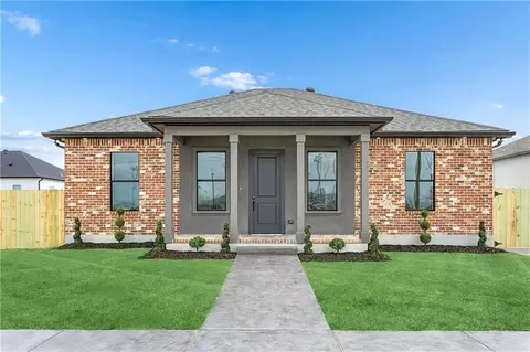 3913 Volpe Dr, Chalmette, LA 70043