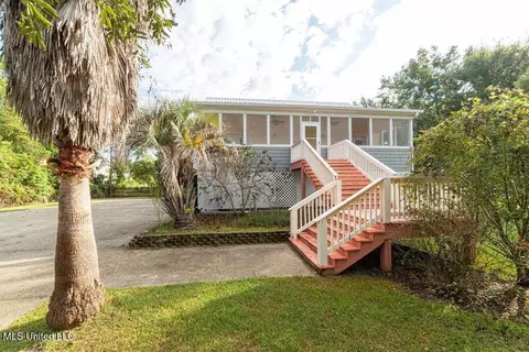 408 Waveland Ave, Waveland, MS 39576