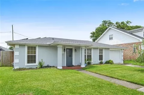 208 Bear Dr, Arabi, LA 70032