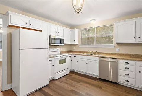 Kitchen - 312 34 Ave, Covington, LA 70433 photo 1 of 1
