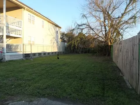 2218 Clara St, New Orleans, LA 70113