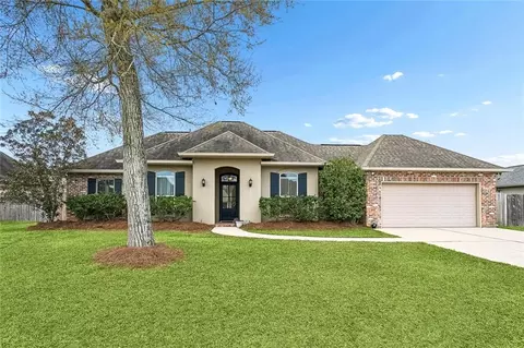 139 Fayedaye Dr, Madisonville, LA 70447