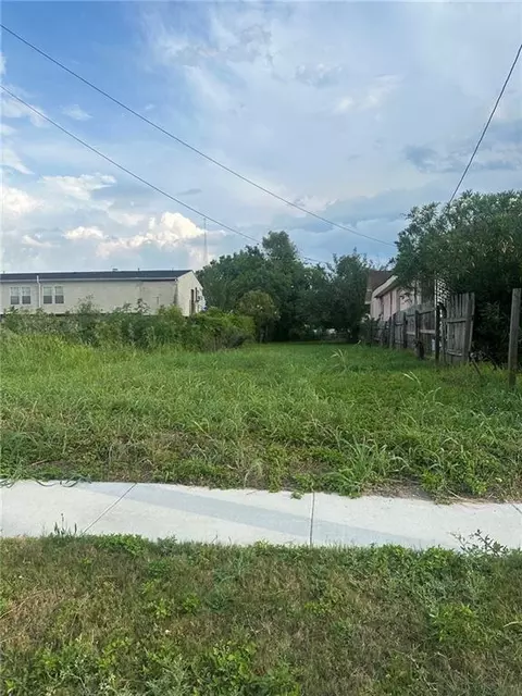 2722 Benefit St, New Orleans, LA 70122