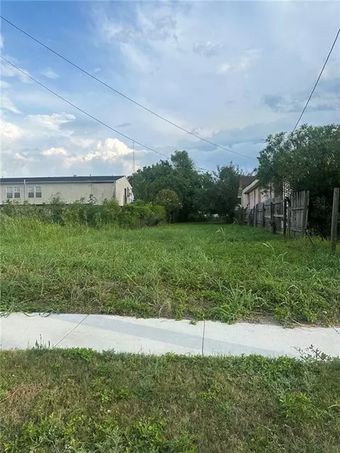 2722 Benefit St, New Orleans, LA 70122