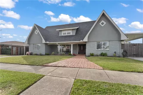 70 Carolyn Ct, Arabi, LA 70032