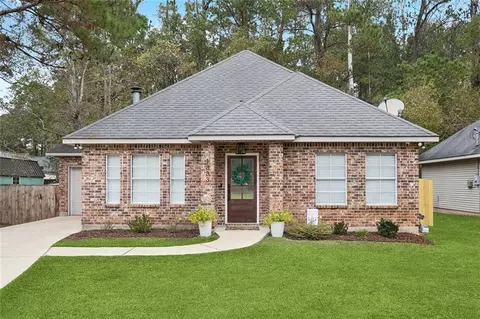 1333 Viola St, Mandeville, LA 70448