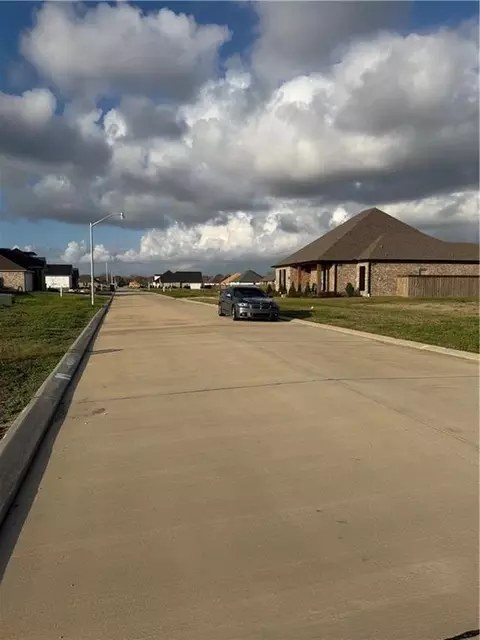 329 Sophia Dr, Luling, LA 70070 photo 8