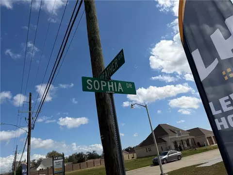 329 Sophia Dr, Luling, LA 70070 photo 9