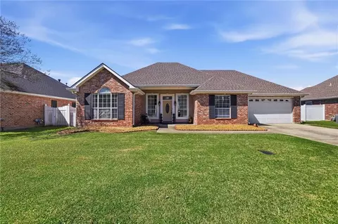 110 Avalon Pl, Hahnville, LA 70057
