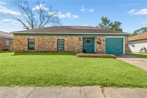 1820 Green Oak Rd, Gretna, LA 70056