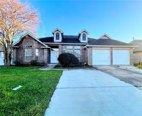 1200 Wyndham S Dr, Gretna, LA 70056