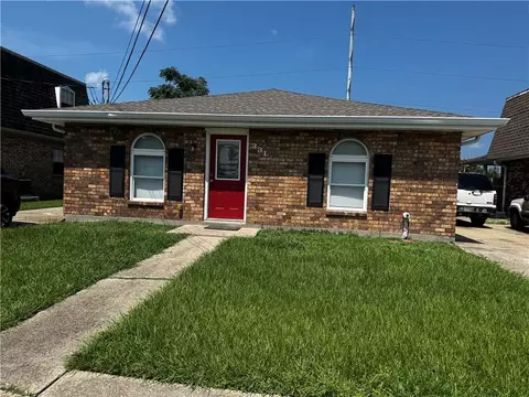 3312 Pakenham Dr, Chalmette, LA 70043