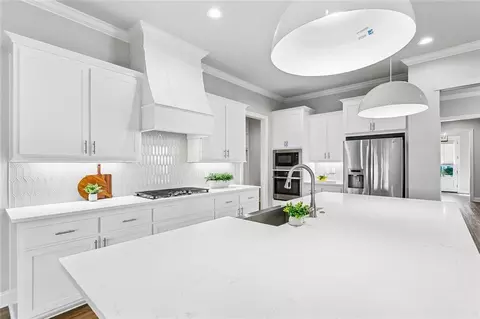 Kitchen - 2373 Bradbury Pl, Covington, LA 70433 photo 4 of 5