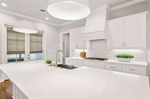 Kitchen - 2373 Bradbury Pl, Covington, LA 70433 photo 5 of 5